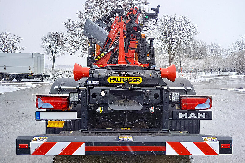 PALFINGER Abrollkipper T13 auf 4x4 Fahrgestell mit EPSILON-Ladekran