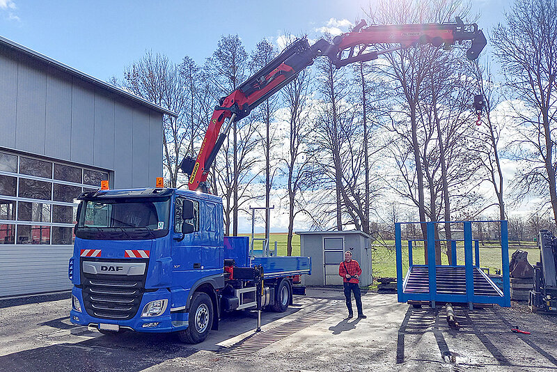18t Pritschenaufbau mit PALFINGER Ladekran PK 18502-SH und FlyJib