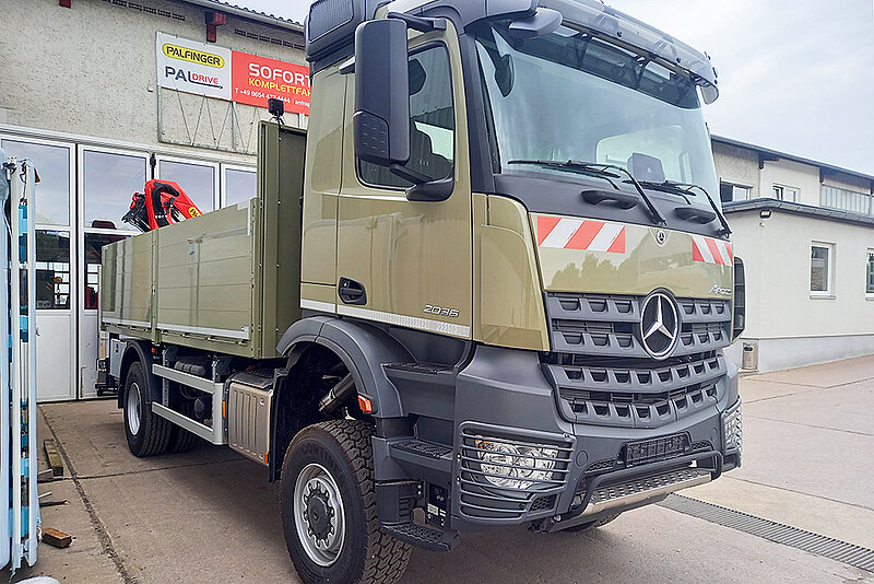 18t 4x4 Pritschenaufbau mit PALFINGER Ladekran PK 11.001 SLD 3