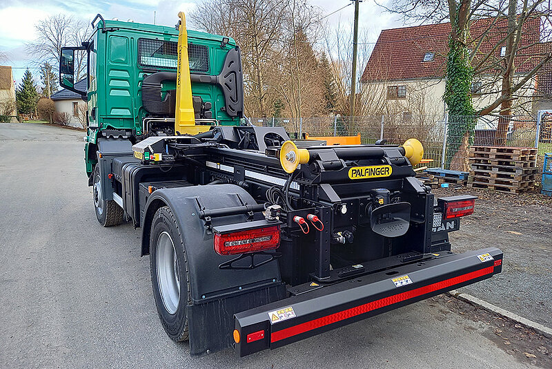 PALFINGER Abrollkipper T10 mit Kommunalhydraulikanlage