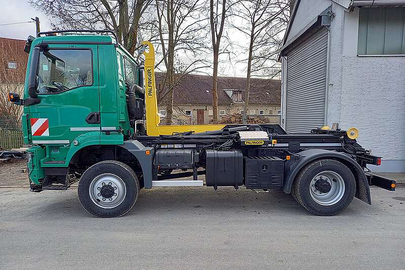 PALFINGER Abrollkipper T10 mit Kommunalhydraulikanlage