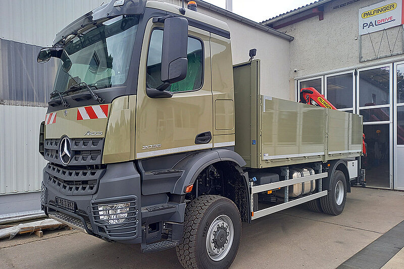 18t 4x4 Pritschenaufbau mit PALFINGER Ladekran PK 11.001 SLD 3